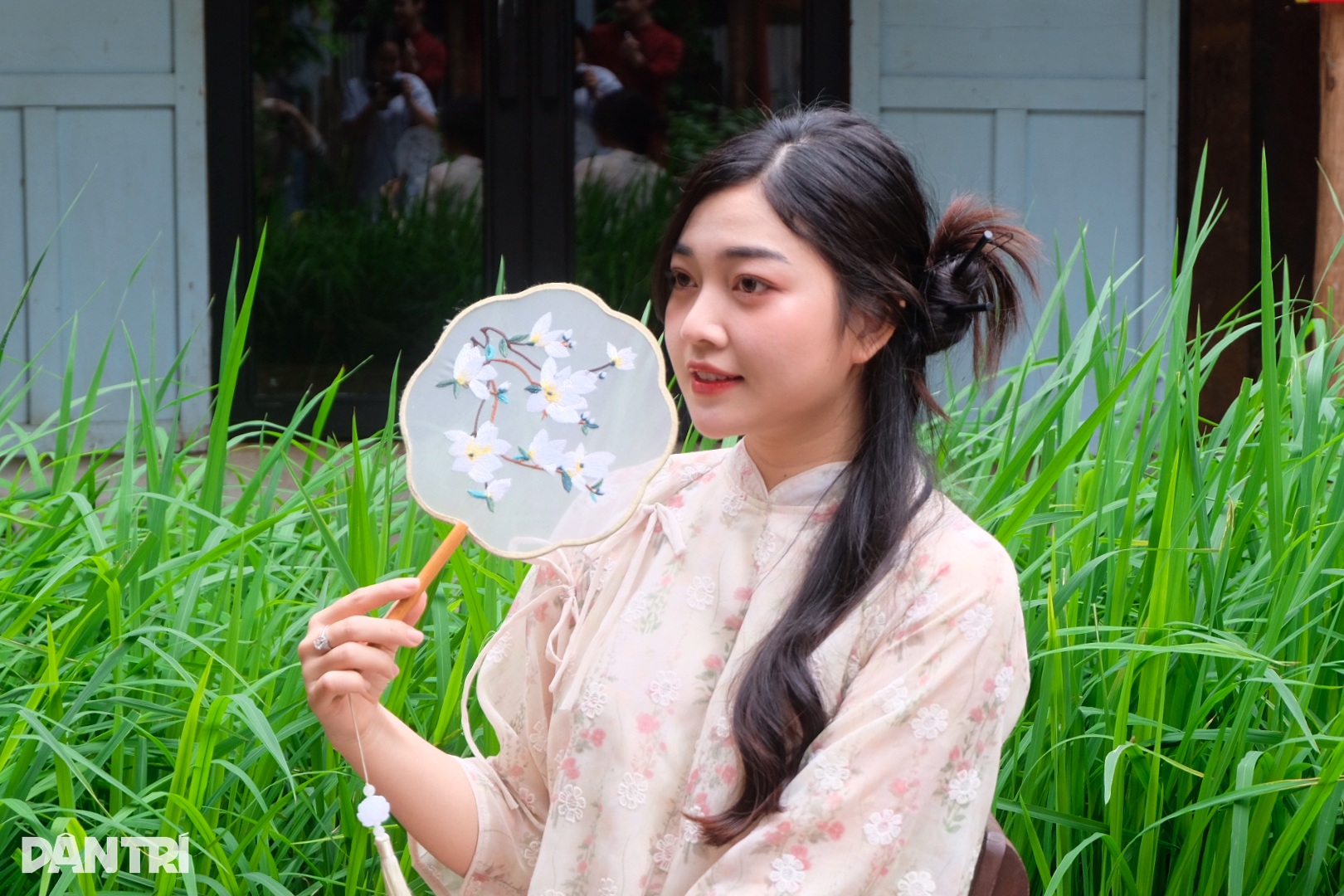 ហាងកាហ្វេនៅទីក្រុងហូជីមិញ មានចង្ក្រានឈើ និងគុម្ពឈើ៖ អតិថិជនបើកឡាន 1 ម៉ោងដើម្បីថតរូប - 13 Quán cà phê ở TPHCM có bếp củi, giàn bầu: Khách chạy 1 tiếng đến chụp ảnh - 13