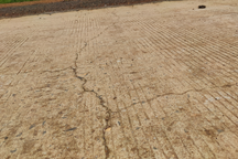 Đường 500 tỷ đồng chưa bàn giao đã lộ vết nứt chằng chịt