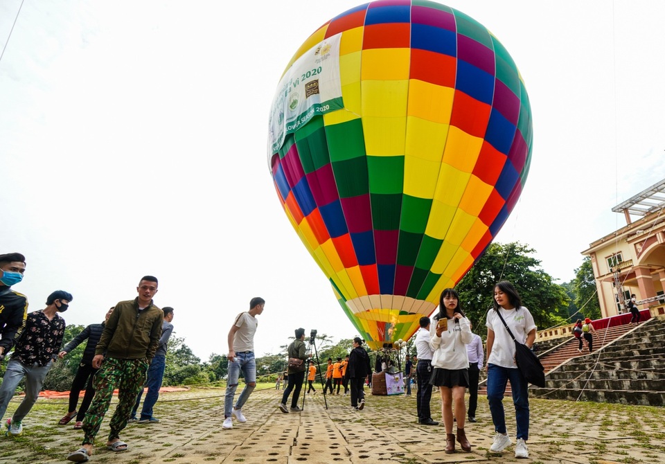 Thích thú với trải nghiệm bay khinh khí cầu ở Ba Vì - 1 Thích thú với trải nghiệm bay khinh khí cầu ở Ba Vì - 1