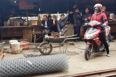 Ninh Bình: Hàng trăm tiểu thương “kêu trời” vì bị tăng tiền chỗ ngồi bất thường!