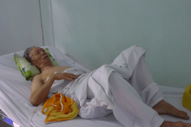 Nạn nhân vụ lật xe ở Lào kể lại giây phút đối diện “thần chết”