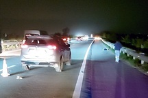 Người đàn ông bị ô tô tông chết khi đi bộ trên cao tốc Nội Bài - Lào Cai