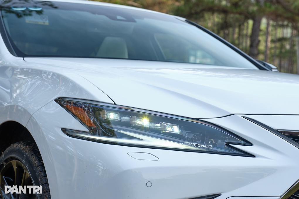 Trải nghiệm Lexus ES 250 F Sport: Lái hay hơn nhưng vẫn thiếu chút để đã - 3 Trải nghiệm Lexus ES 250 F Sport: Lái hay hơn nhưng vẫn thiếu chút để đã - 3
