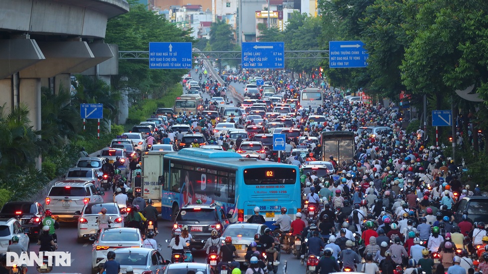 Nhìn lại việc thí điểm phân làn đường Nguyễn Trãi - 1 Nhìn lại việc thí điểm phân làn đường Nguyễn Trãi - 1
