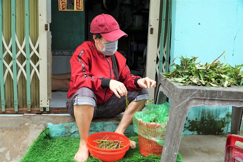 Nghe công nhân Cần Thơ kể chuyện hái rau, bắt ốc trong mùa dịch - 2 Nghe công nhân Cần Thơ kể chuyện hái rau, bắt ốc trong mùa dịch - 2