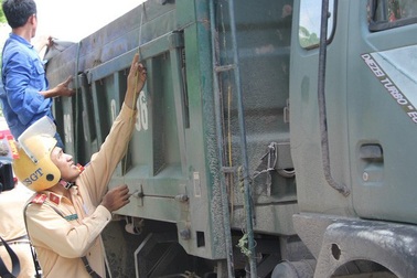 Bắc Giang: Hàng trăm xe quá khổ, quá tải bị bắt quả tang, xử "nóng"!