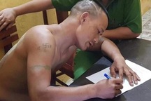 Nhậu say, mang dao vào trụ sở chém công an trọng thương