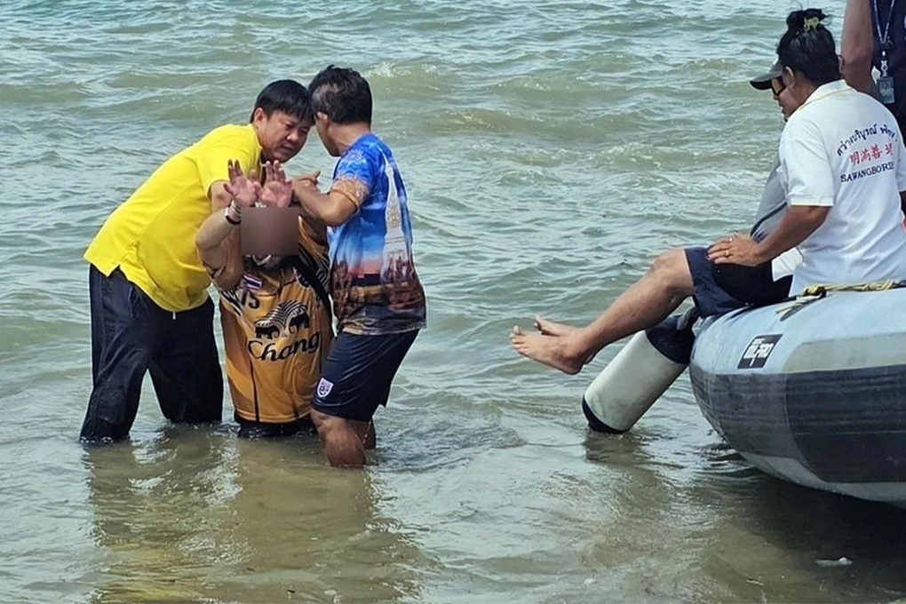 Du khách nhảy khỏi tàu giữa biển Thái Lan, đòi tự bơi vào bờ - 1