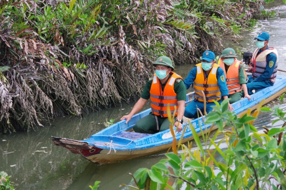 Lực lượng vũ trang luân phiên đi bầu cử để phòng xuất nhập cảnh trái phép - 7 Lực lượng vũ trang luân phiên đi bầu cử để phòng xuất nhập cảnh trái phép - 7
