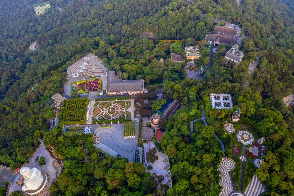 Bà Nà kích cầu giảm giá vé cáp treo, du khách miền Trung Tây Nguyên hào hứng check-in - 6 Bà Nà kích cầu giảm giá vé cáp treo, du khách miền Trung Tây Nguyên hào hứng check-in - 6