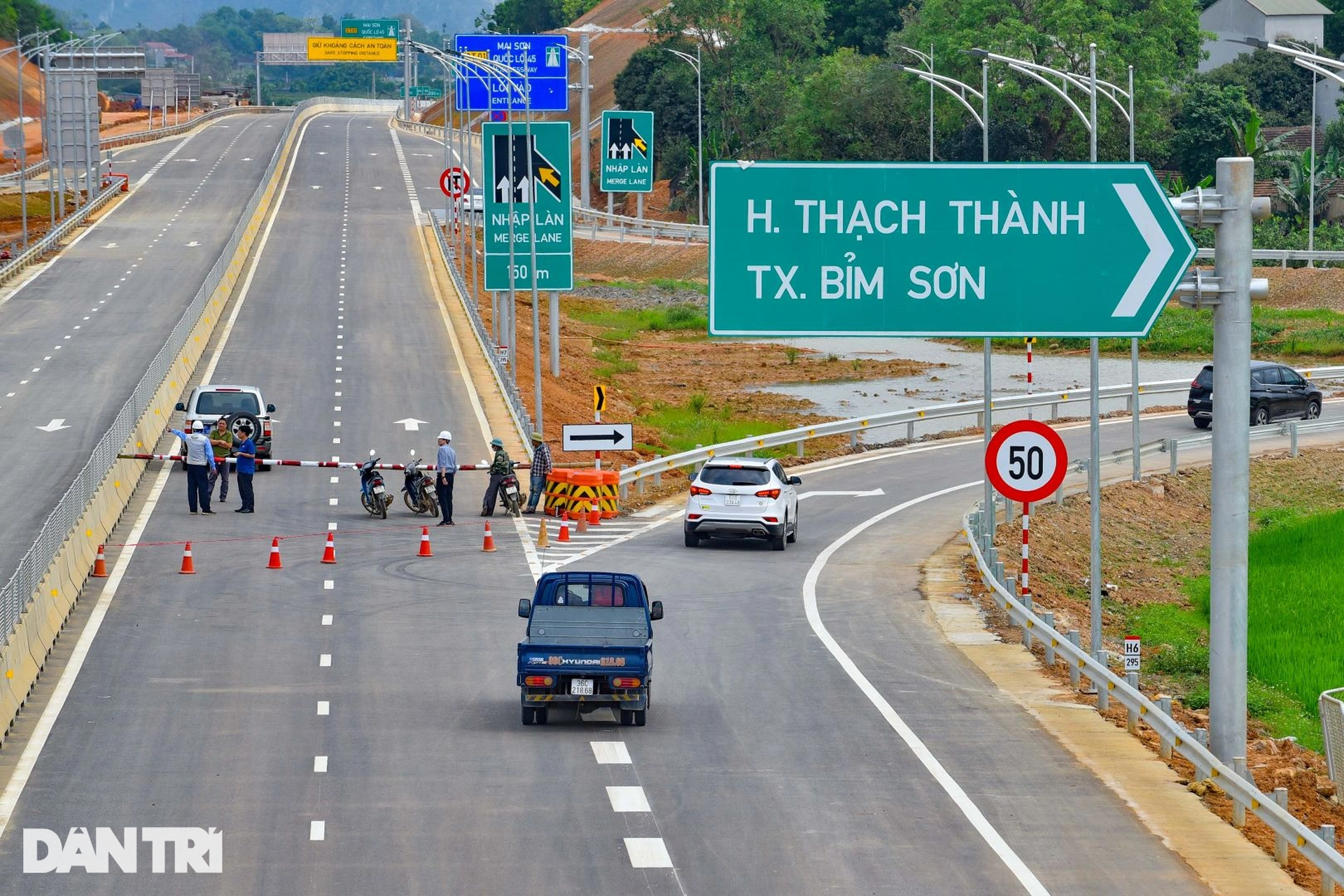 Hình ảnh tuyến cao tốc 12.000 tỷ Mai Sơn - Quốc lộ 45 ngày đầu thông xe - 4 Hình ảnh tuyến cao tốc 12.000 tỷ Mai Sơn - Quốc lộ 45 ngày đầu thông xe - 4