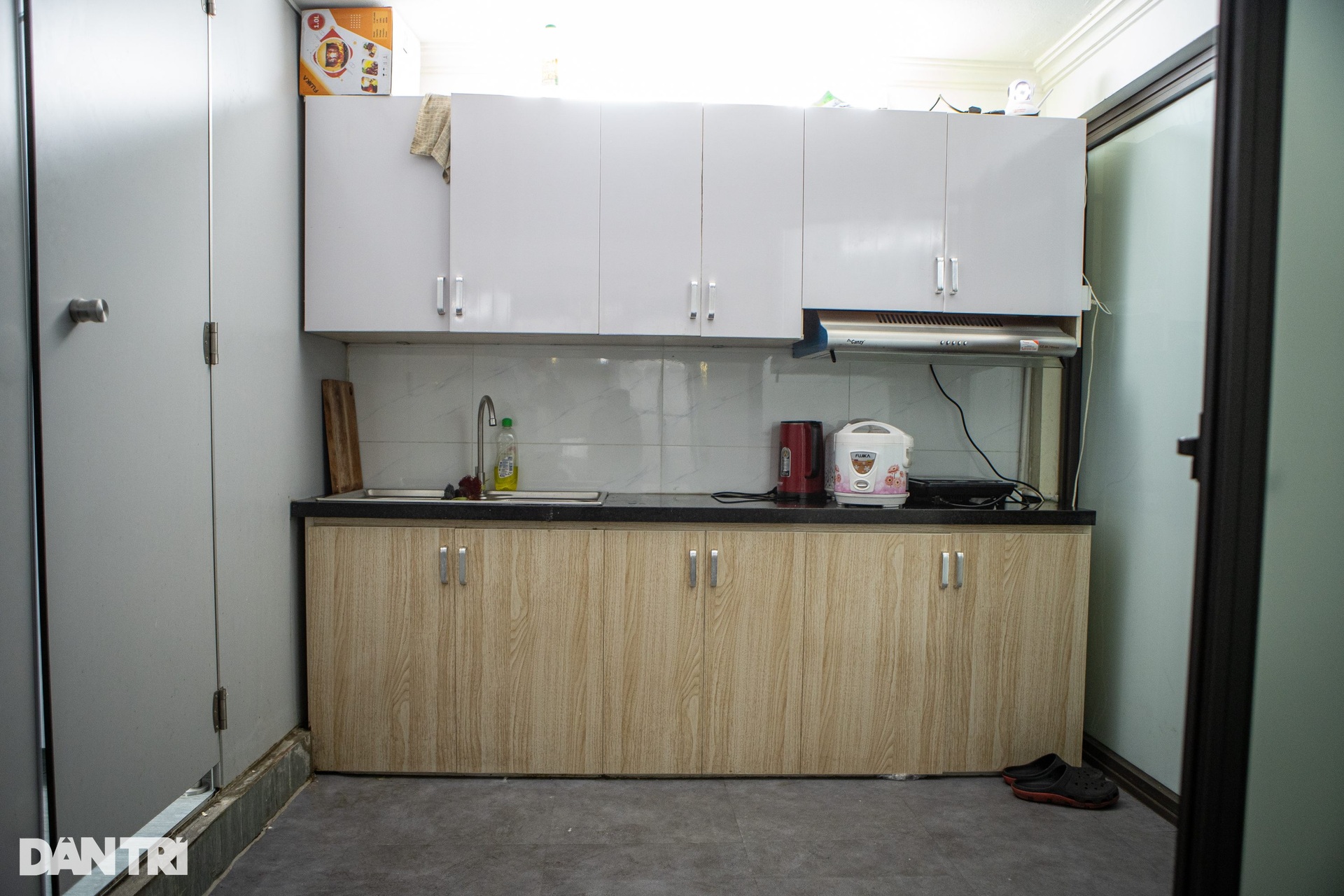 Cận cảnh bên trong hộp ngủ chỉ rộng 1,5-2m2 ở Hà Nội - 7 Cận cảnh bên trong hộp ngủ chỉ rộng 1,5-2m2 ở Hà Nội - 7