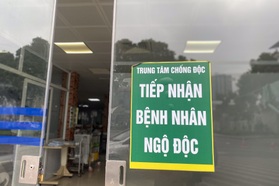 Uống rượu ngâm táo mèo, một người tử vong, 4 người bị ngộ độc