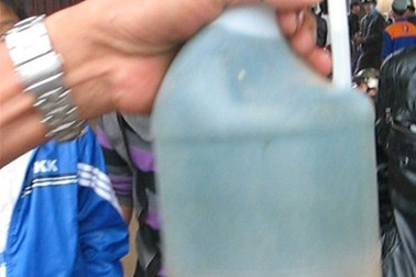 Vụ xăng pha nước lã: Đình chỉ hoạt động cây xăng