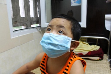 “Thấy con cười, bố chỉ biết khóc trong xót xa”