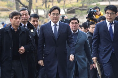 Samsung lại gặp "bão"