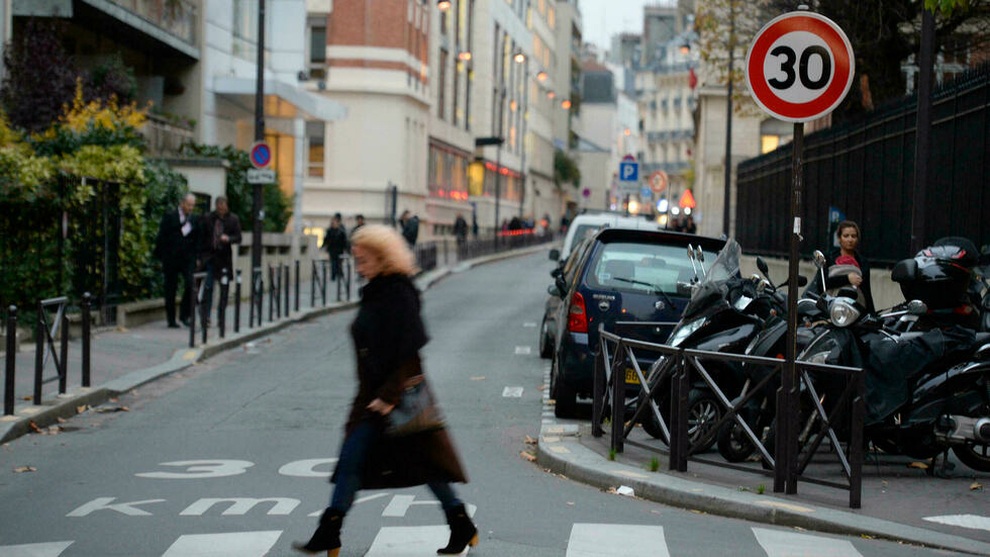 Paris cấm ô tô chạy quá tốc độ 30 km/h - 2 Paris cấm ô tô chạy quá tốc độ 30 km/h - 2