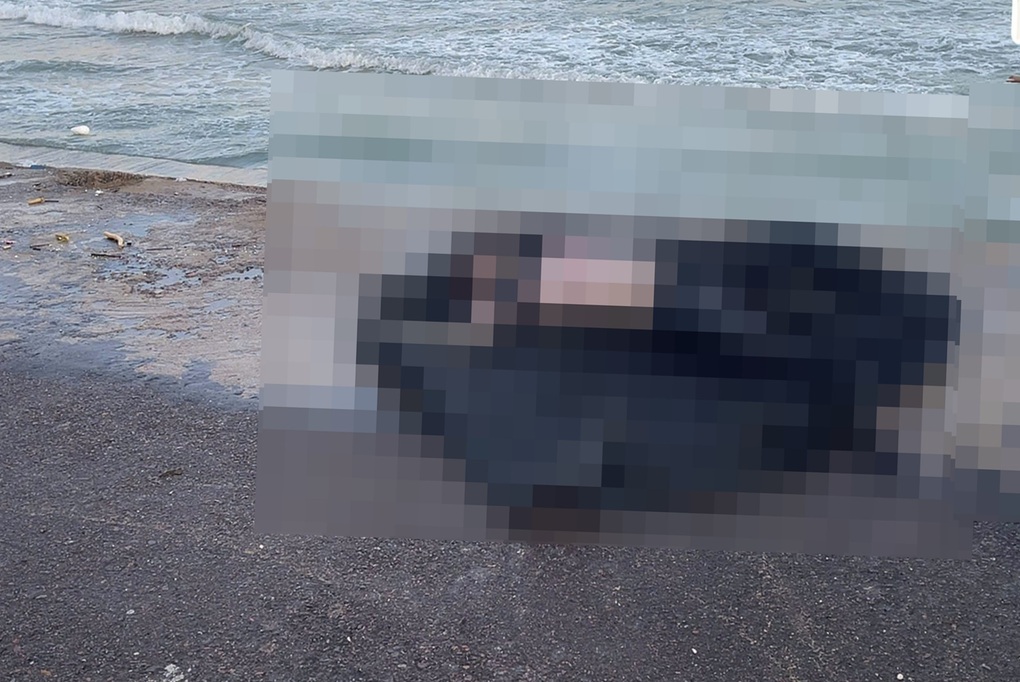 Phát hiện thi thể người đàn ông sau lưng có nhiều hình xăm dạt vào bờ biển - 1