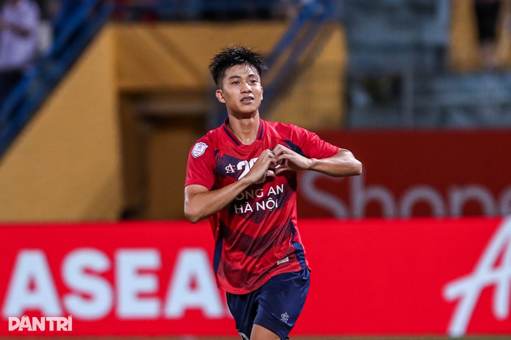 Văn Đức, Alan lập công, CLB Công An Hà Nội hạ gục Buriram - 1 Văn Đức, Alan lập công, CLB Công An Hà Nội hạ gục Buriram - 1