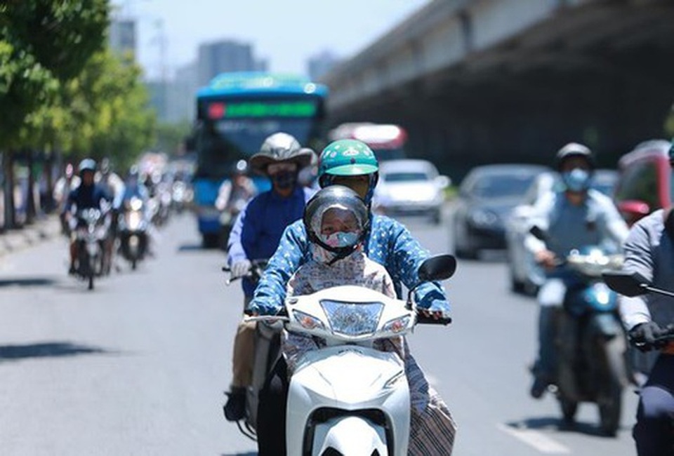 Cha mẹ cần chú ý những biểu hiện bất thường này ở trẻ khi nắng nóng - 1 Cha mẹ cần chú ý những biểu hiện bất thường này ở trẻ khi nắng nóng - 1