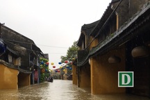 Phố cổ Hội An đối mặt với lũ lịch sử