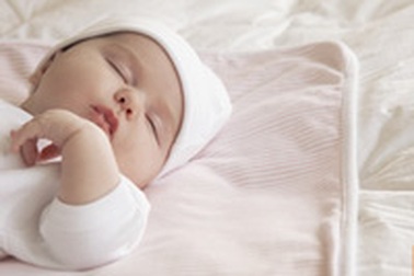 Nên đặt trẻ sơ sinh nằm ngửa