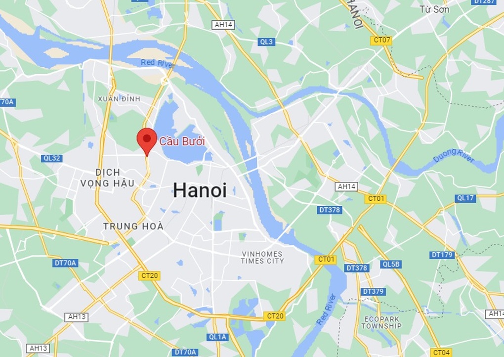 3 ô tô húc đuôi nhau, dòng xe chôn chân dưới nắng nóng - 2 3 ô tô húc đuôi nhau, dòng xe chôn chân dưới nắng nóng - 2