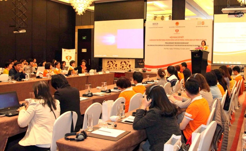 Truyền thông giúp tố cáo hành vi bạo lực với phụ nữ và trẻ em gái - 1 Truyền thông giúp tố cáo hành vi bạo lực với phụ nữ và trẻ em gái - 1