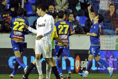 Real Madrid bại trận trước Levante