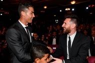 Messi và C.Ronaldo bầu cho ai ở giải Cầu thủ xuất sắc nhất thế giới?