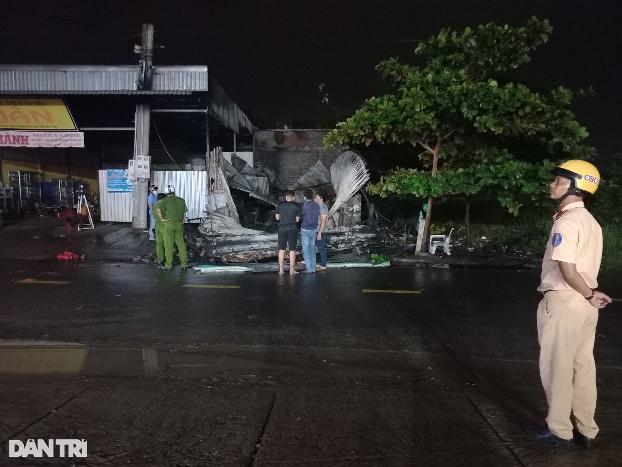Đề nghị công nhận liệt sĩ cho người đàn ông lao vào đám cháy cứu người - 1 Đề nghị công nhận liệt sĩ cho người đàn ông lao vào đám cháy cứu người - 1