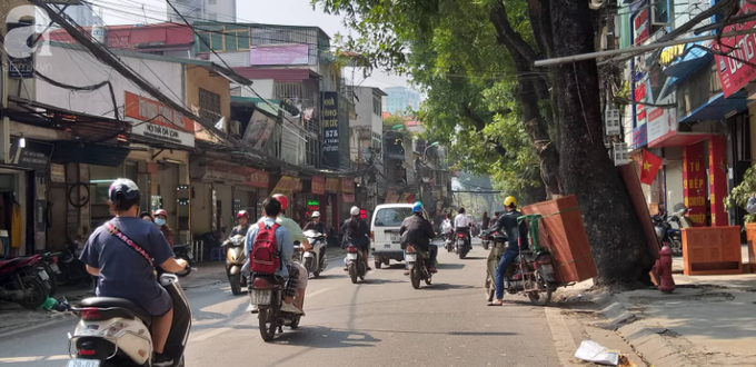 Hà Nội: 2 tên cướp chuyên dàn dựng lấy tài sản của phụ nữ đi đường đã bị bắt - Ảnh 3. Hà Nội: 2 tên cướp chuyên dàn dựng lấy tài sản của phụ nữ đi đường đã bị bắt - Ảnh 3.