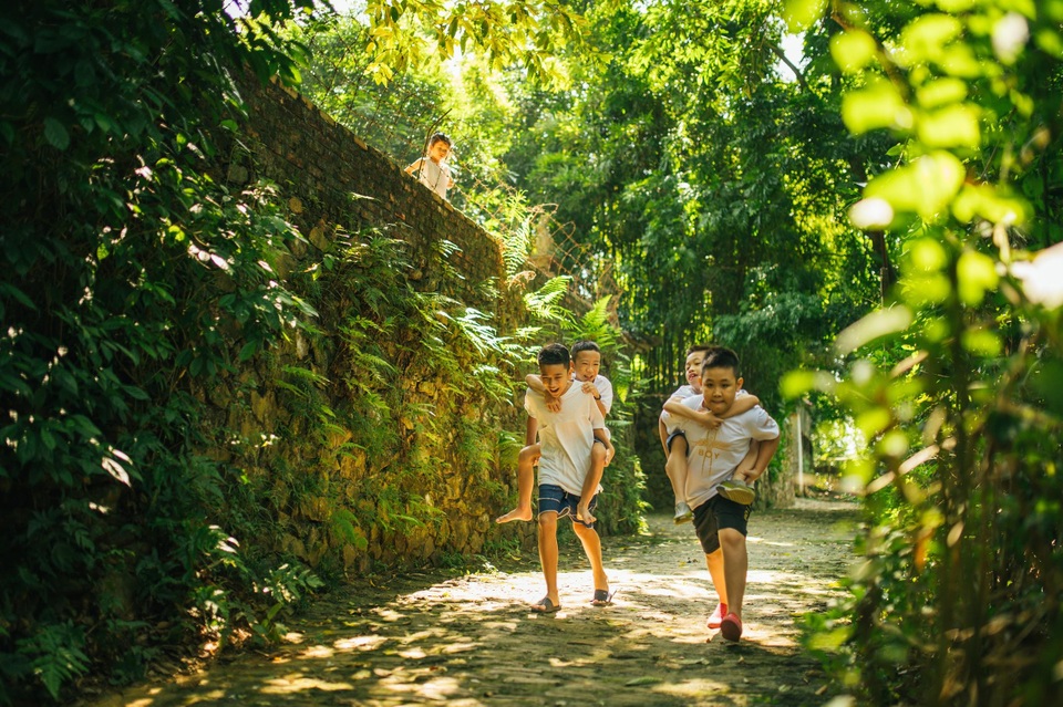Ngôi nhà trong mơ trên đỉnh núi gần Hà Nội: Cá đầy ao, vườn đầy hoa trái - 16 Ngôi nhà trong mơ trên đỉnh núi gần Hà Nội: Cá đầy ao, vườn đầy hoa trái - 16