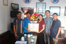 Biểu dương hành động dũng cảm của nam sinh 16 tuổi cứu bé gái đuối nước