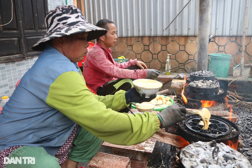 Nghề ngủ ngày làm đêm ở Huế ít người biết - 1