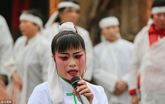 Tỷ lệ thất nghiệp tăng, Trung Quốc mọc ra nhiều nghề độc lạ không đâu có - 2