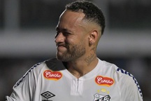 CĐV đội bóng mới đòi đuổi Neymar chỉ sau… 2 trận