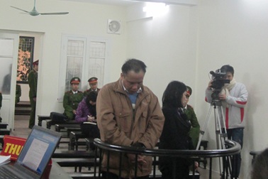 Hà Nội: Nữ hiệu phó rủ nhân tình ném mìn "dằn mặt" người tố cáo 