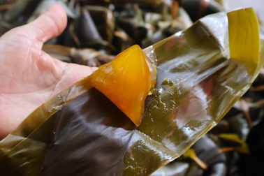 Gói bánh ú tro dịp Tết Đoan Ngọ, một ngày làm "bỏ túi" tiền triệu