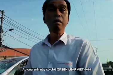 Lái xe lấn làn, hùa nhau bắt xe đi đúng phải lùi lại nhường đường