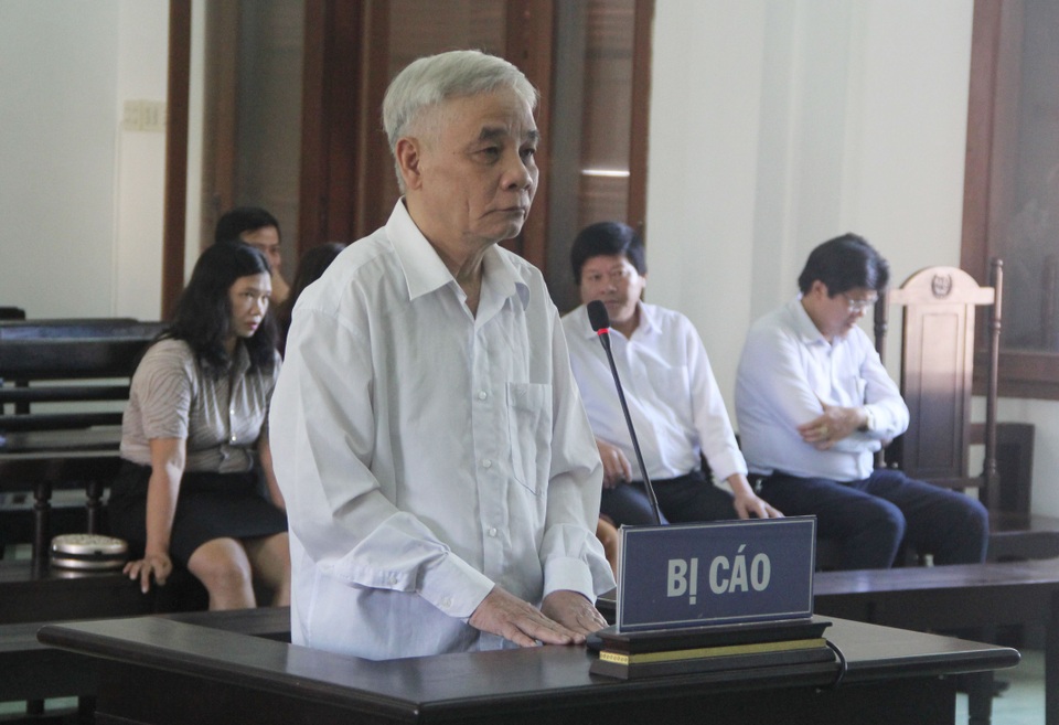 Nguyên Chánh án TAND tỉnh Phú Yên lãnh 15 năm 6 tháng tù vì tội tham ô tài sản - 2 Nguyên Chánh án TAND tỉnh Phú Yên lãnh 15 năm 6 tháng tù vì tội tham ô tài sản - 2