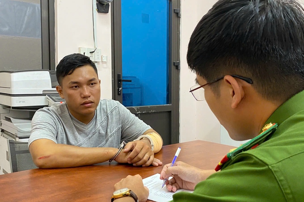 Làm rõ hai tình tiết then chốt vụ anh em ruột đi cướp tiệm vàng ở TPHCM - 1 Làm rõ hai tình tiết then chốt vụ anh em ruột đi cướp tiệm vàng ở TPHCM - 1