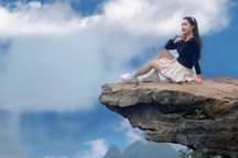 "Mỏm đá tử thần" ở Tuyên Quang tạm ngừng đón khách, dựng lan can để an toàn