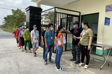 Long An: Ngưng cấp giấy phép lao động cho công nhân từ vùng dịch Corona