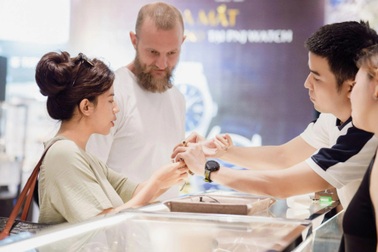 Doanh thu bán lẻ tăng 14% trong 6 tháng, doanh thu PNJ vượt 22.000 tỷ đồng