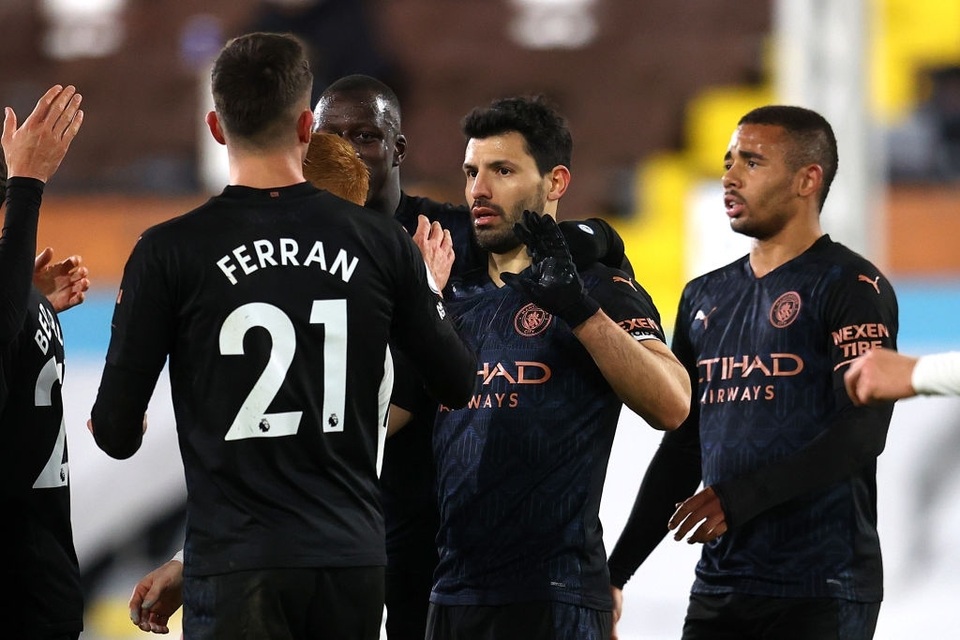 Man City gia tăng khoảng cách với Man Utd lên 17 điểm - 2 Man City gia tăng khoảng cách với Man Utd lên 17 điểm - 2