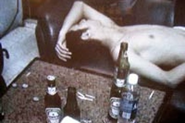 Báo động tụt dốc văn hoá trong giới trẻ 