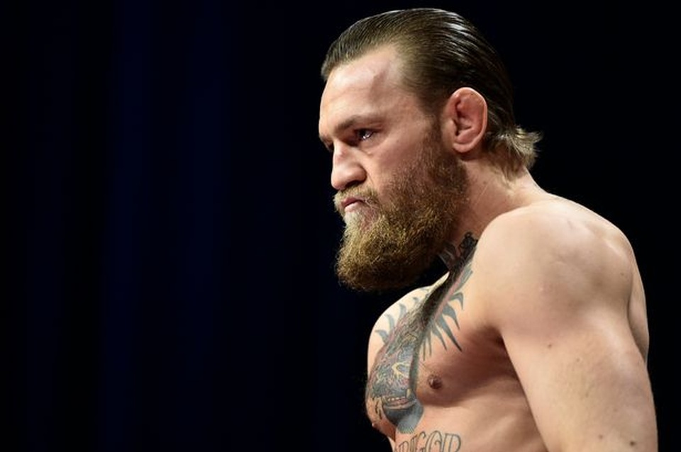 Conor McGregor bị cấm cửa vì không đeo khẩu trang giữa mùa dịch - 3 Conor McGregor bị cấm cửa vì không đeo khẩu trang giữa mùa dịch - 3