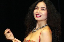 Ca sĩ Đồng Lan bị nhiễm Covid-19 tại Pháp