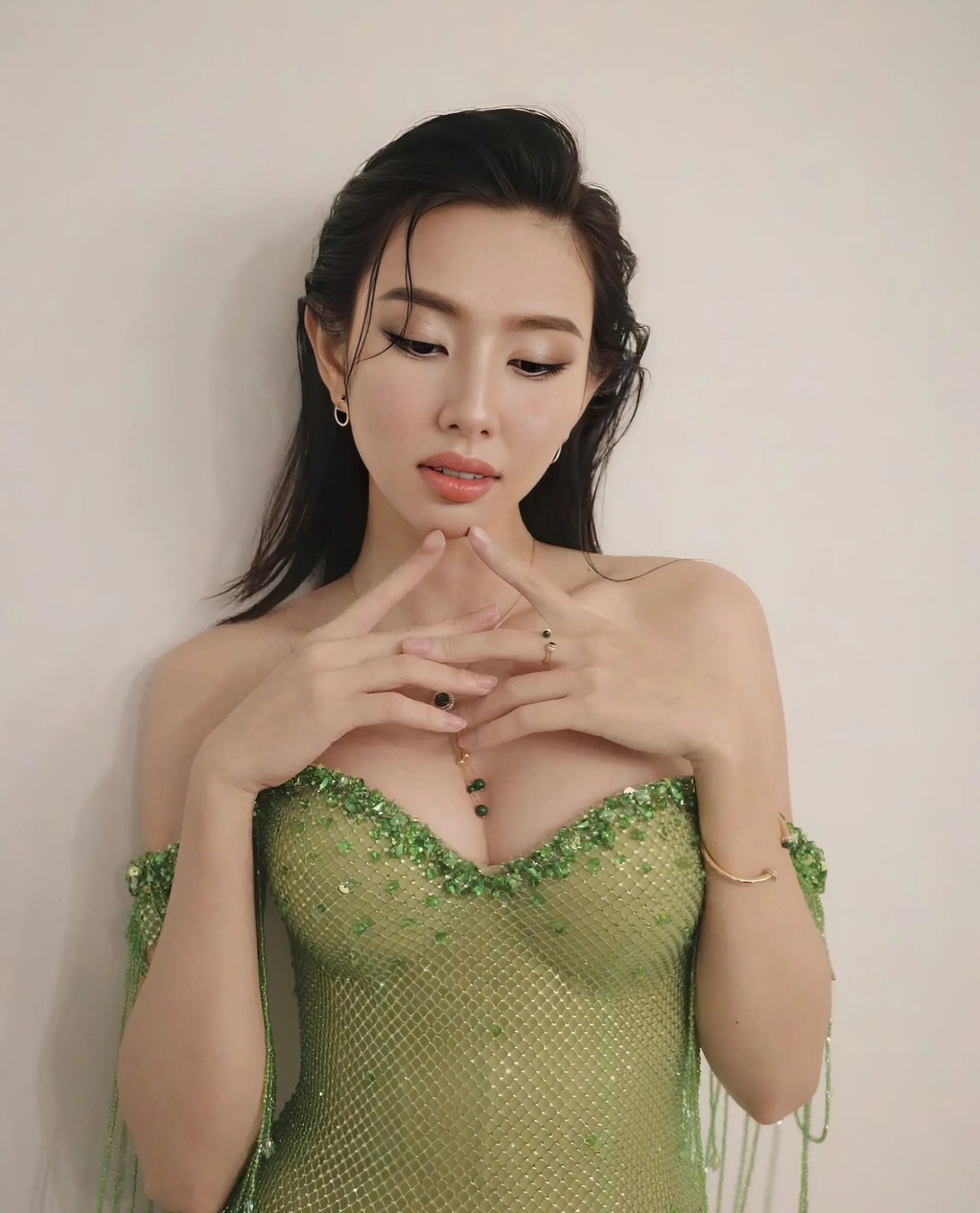 View - Hoa hậu Việt thành danh quốc tế: Thùy Tiên gặp sóng gió, H'Hen Niê viên mãn | Báo Dân trí